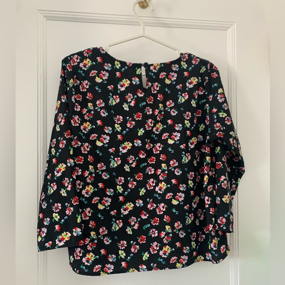 Colorful floral 3/4 sleeved top - Picture 2 of 8